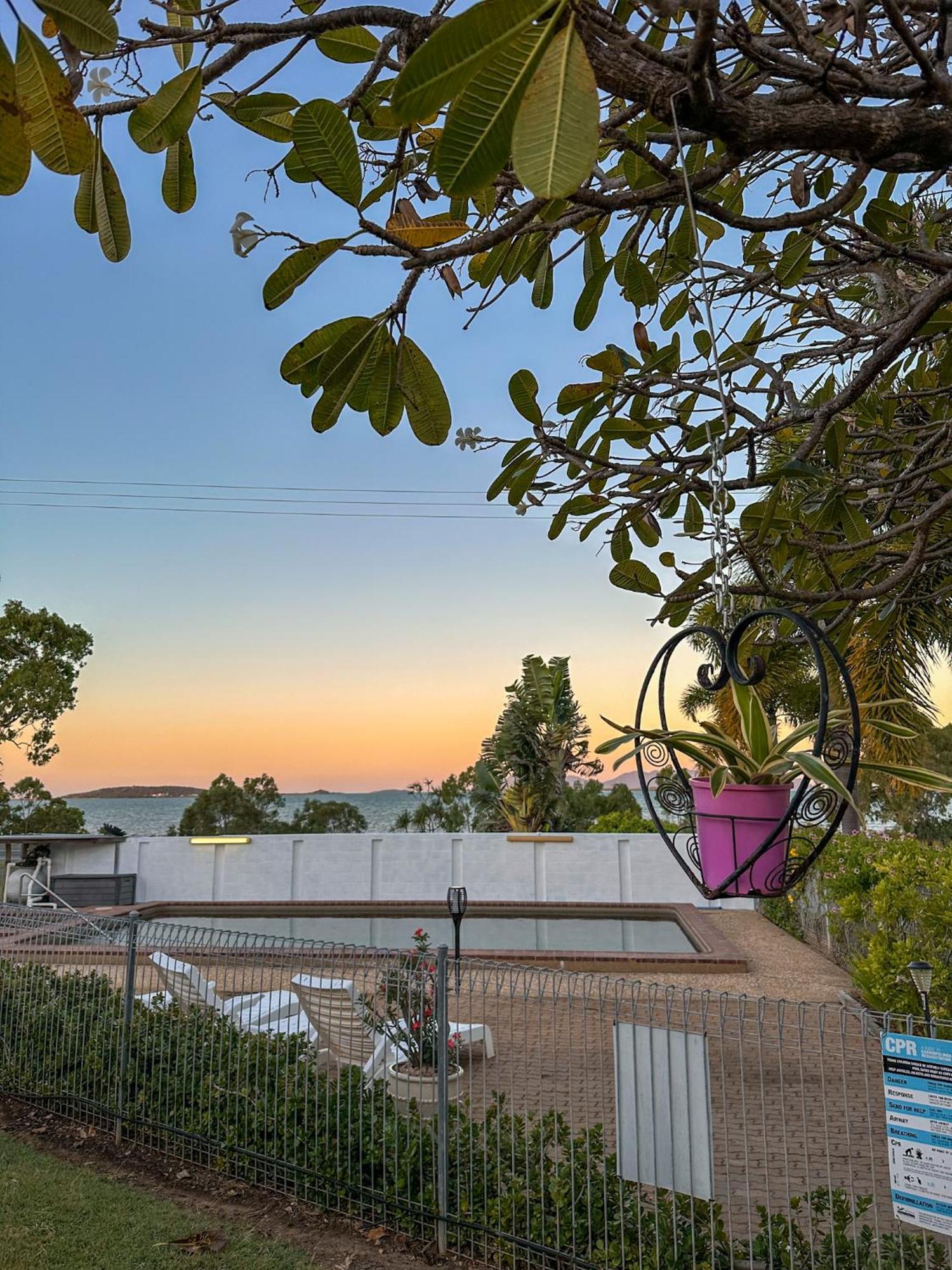 Ocean View Motel Bowen Esterno foto