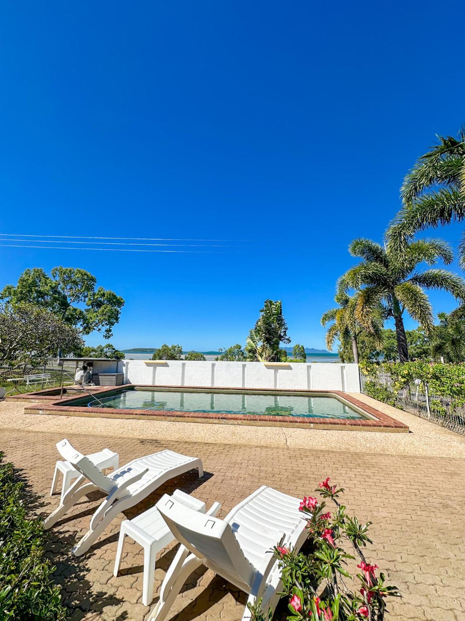 Ocean View Motel Bowen Esterno foto