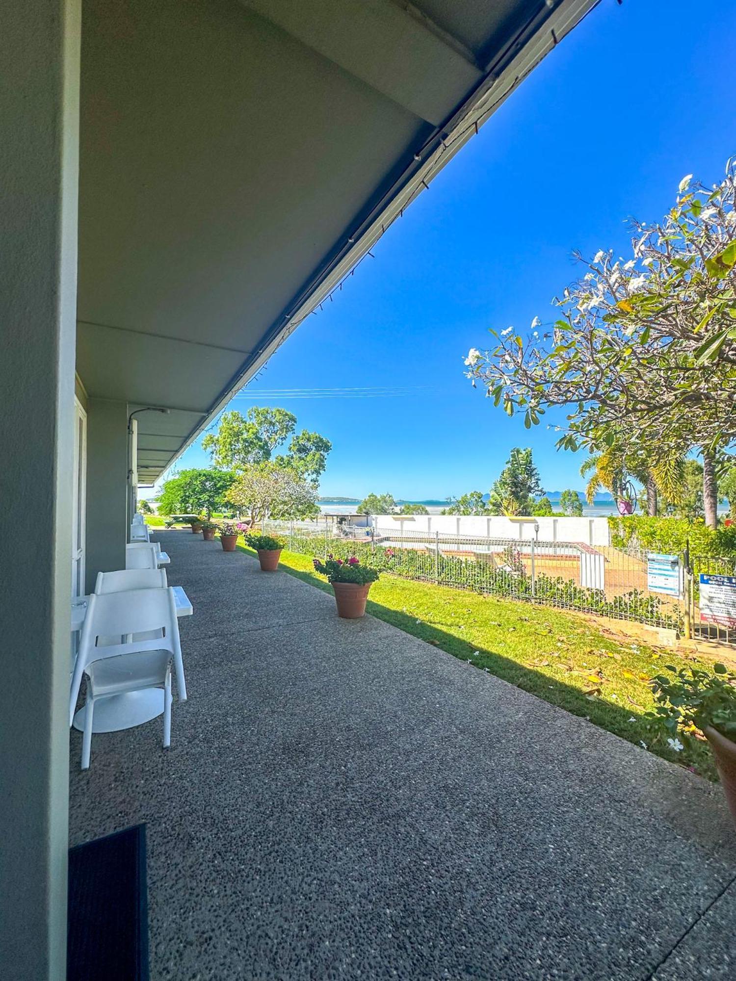 Ocean View Motel Bowen Esterno foto
