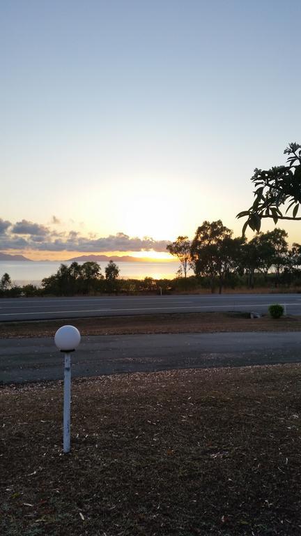 Ocean View Motel Bowen Esterno foto