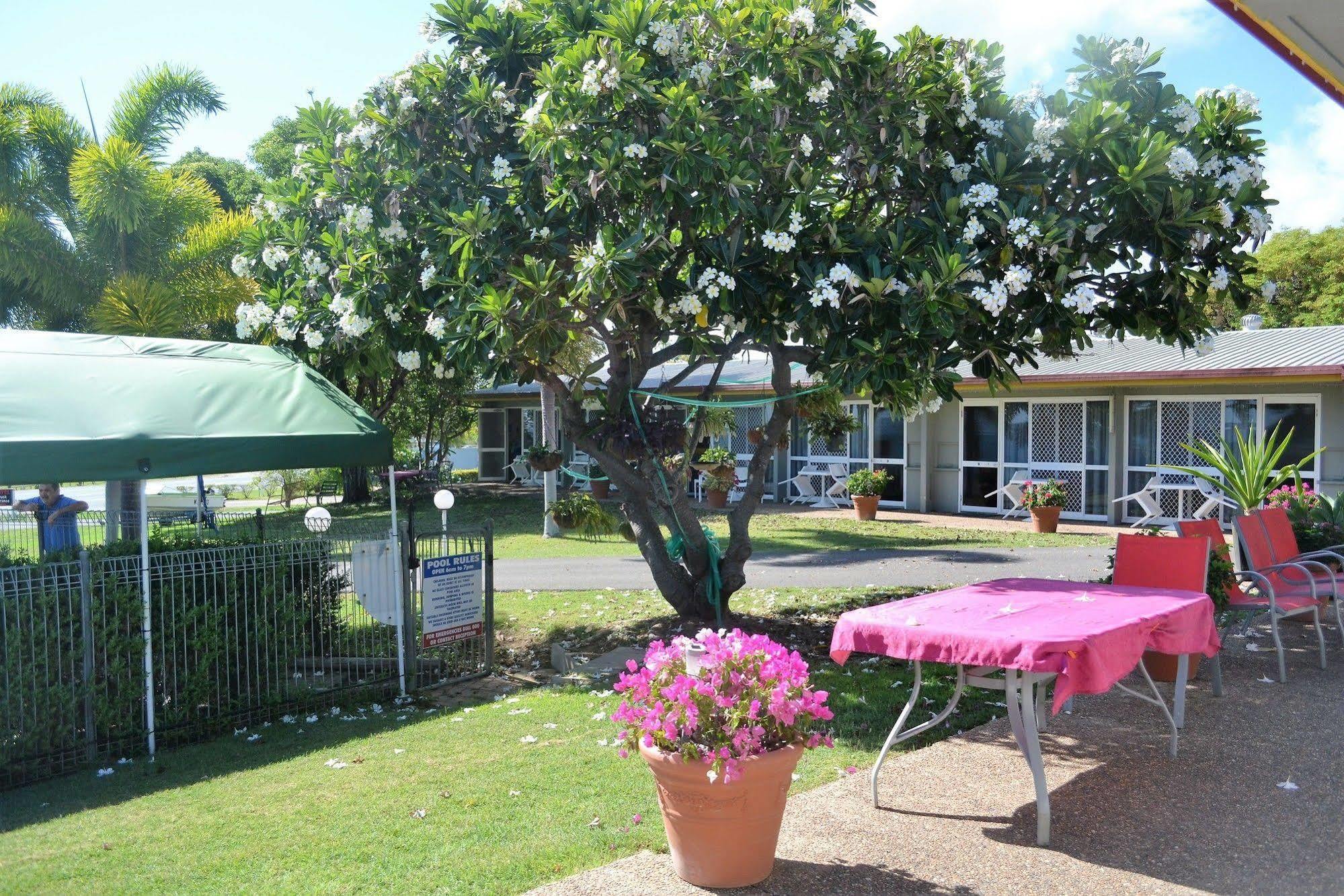 Ocean View Motel Bowen Esterno foto
