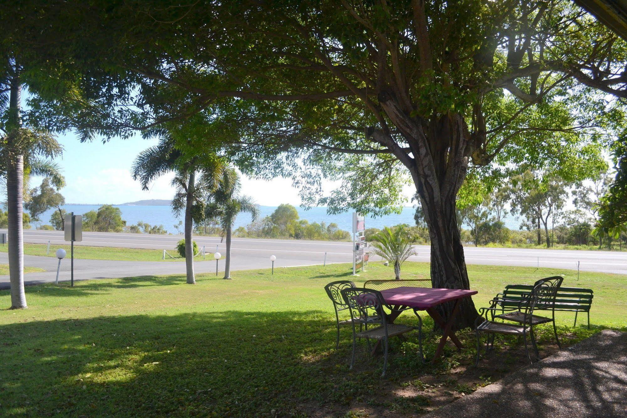 Ocean View Motel Bowen Esterno foto